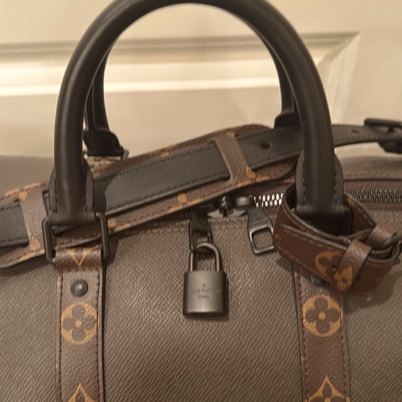 LIMITED EDITION LV TAIGA KEEPALL BADOULIER - Picture 2 of 5